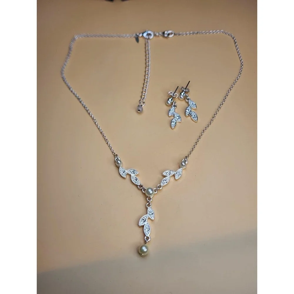 New SAQ Signed CZ Leaf Vine Silver Tone Necklace & Earring Set In Box FREE $HIP!